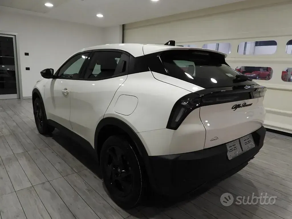 Nuova Alfa Romeo Junior 136 CV (100 kW) 2026 Bianco SUV