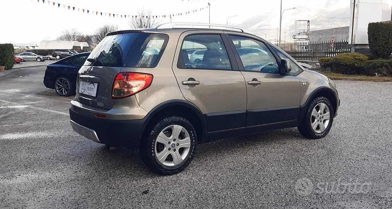 Usata Fiat Sedici 120 CV (88 kW) 2006 Oro SUV