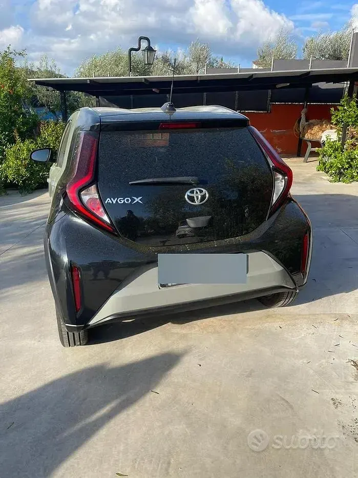 Usata Toyota Aygo X 72 CV (52 kW) 2025 Verde SUV