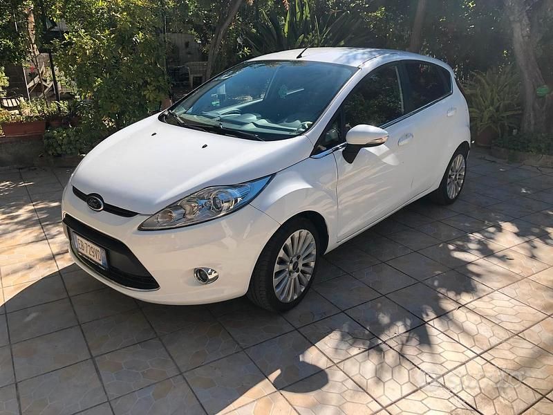 Usata Ford Fiesta Titanium 70 CV (51 kW) 2010 Utilitaria