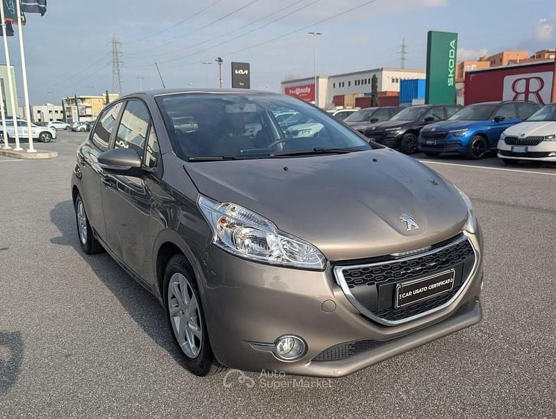 Usata Peugeot 208 Active 68 CV (50 kW) 2014 Grigio scuro Utilitaria