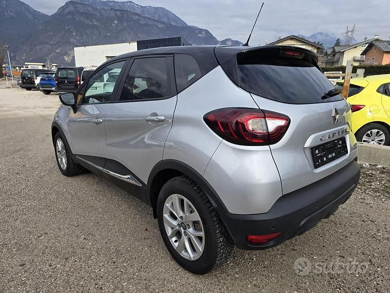 Usata Renault Captur LIMITED 90 CV (66 kW) 2020 Grigio SUV