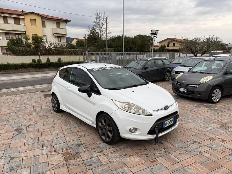 Usata Ford Fiesta Individual 95 CV (69 kW) 2012 Other Utilitaria