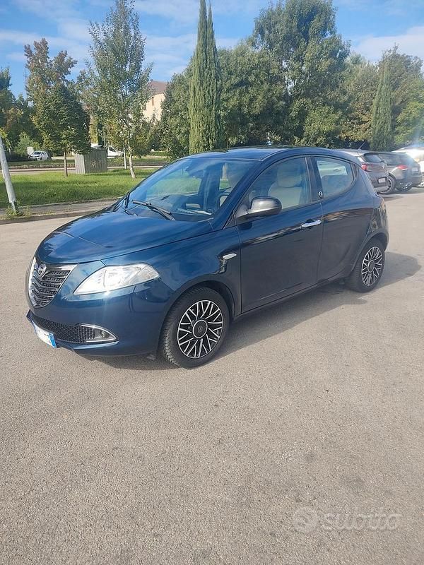 Blu Usata 2015 Lancia Ypsilon Platinum Due volumi | 7000 € (Buon prezzo) - Immagine 1/4