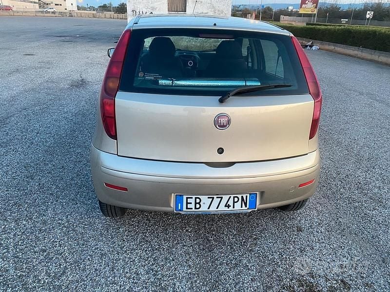 Usata Fiat Punto Classica 70 CV (51 kW) 2010 Grigio Utilitaria
