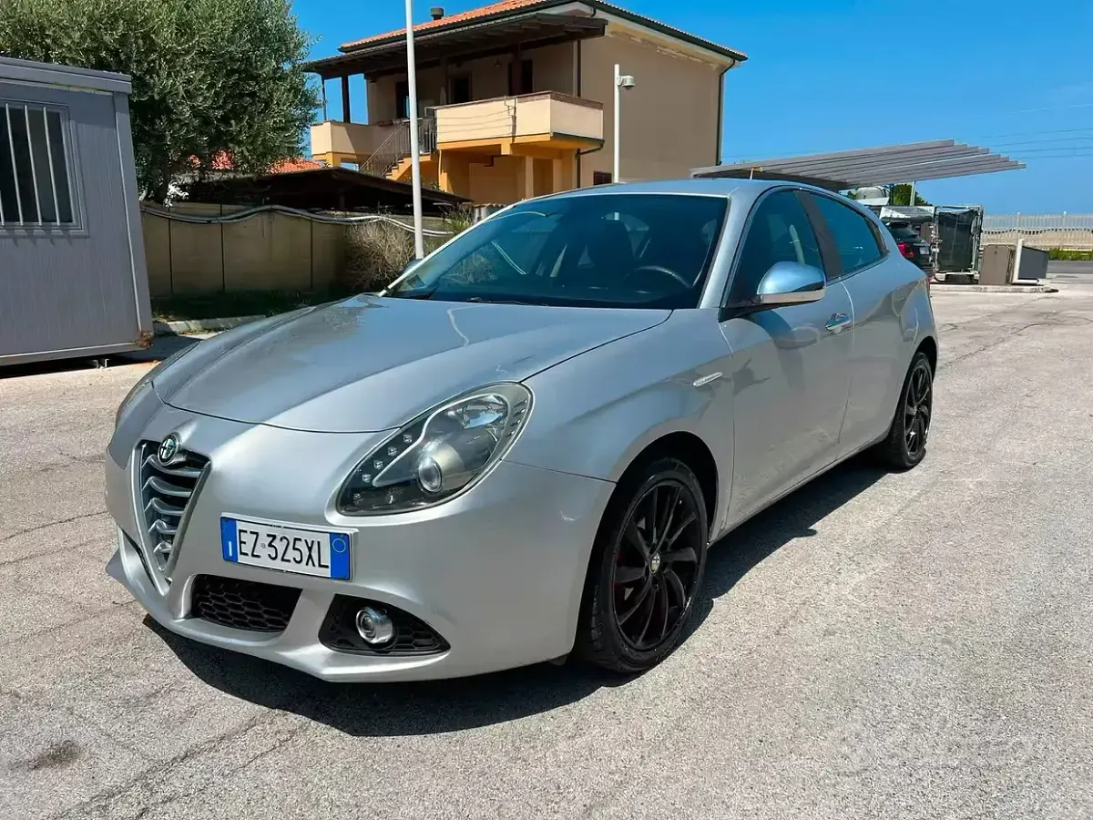 Usata Alfa Romeo Giulietta 105 CV (77 kW) 2015 Grigio Utilitaria