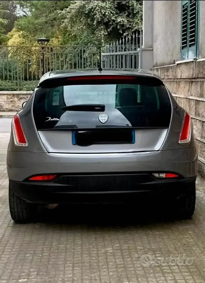 Usata Lancia Delta 90 CV (66 kW) 2009 Utilitaria