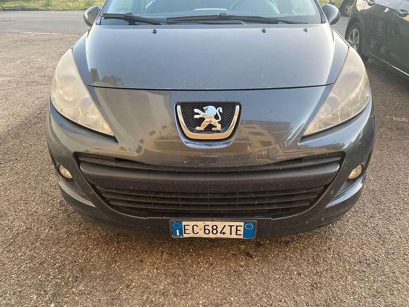 Grigio Usata 2011 Peugeot 207 Tre volumi | 3000 € (Buon prezzo) - Immagine 1/4