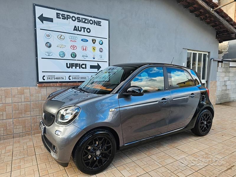 Marrone Usata 2015 Smart ForFour Edition #1 Utilitaria | 8800 € (Buon prezzo) - Immagine 1/4