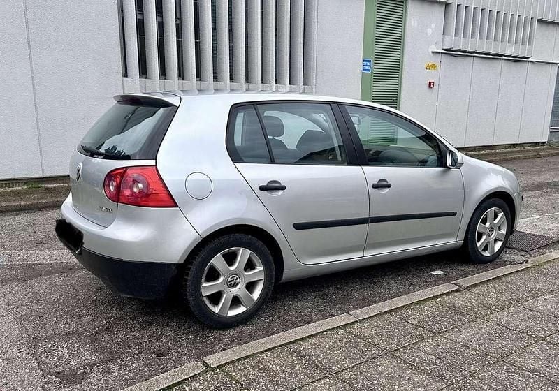 Usata VW Golf IV 140 CV (102 kW) 2004 Argento Berlina