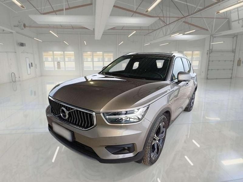 Grigio Usata 2020 Volvo XC40 Inscription SUV | 25.800 € (Buon prezzo) - Immagine 1/4