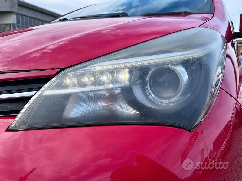 Usata Toyota Yaris Lounge 69 CV (50 kW) 2015 Rosso Berlina