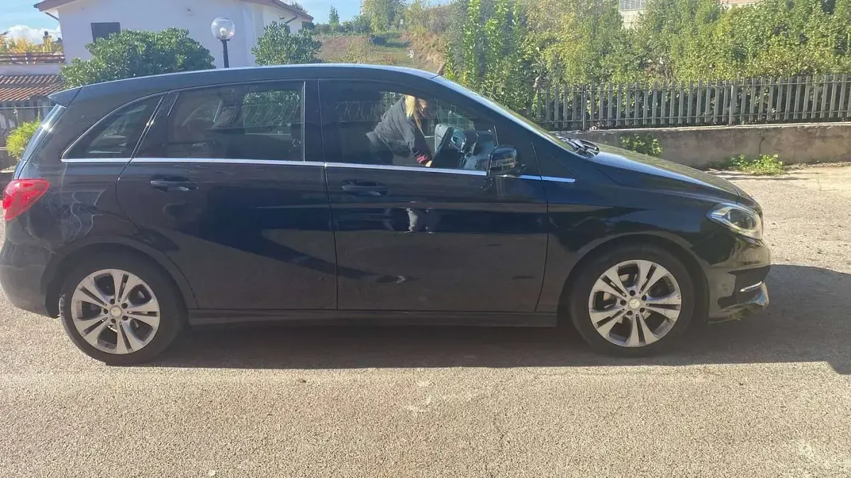Usata Mercedes B180 109 CV (80 kW) 2015 Nero Utilitaria