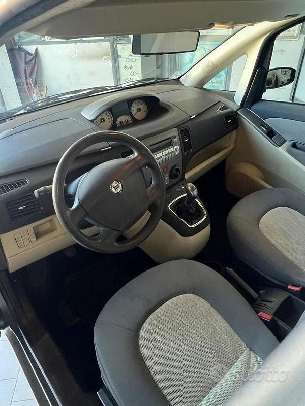 Usata Lancia Musa 95 CV (69 kW) 2005 Blu/azzurro Monovolume