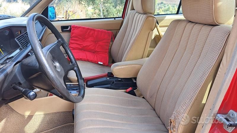 Usata Mercedes 190 122 CV (89 kW) 1991 Rosso Berlina