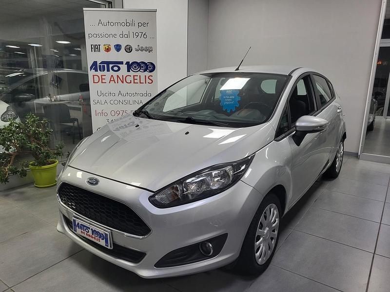 Argento Usata 2017 Ford Fiesta Tre volumi | 7500 € (Buon prezzo) - Immagine 1/4