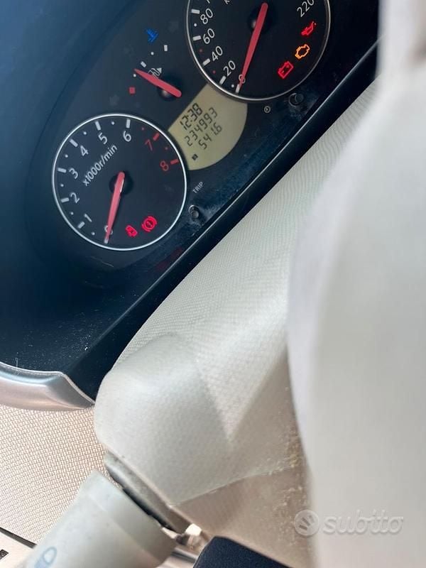 Usata Nissan Micra 65 CV (47 kW) 2006 Grigio Berlina