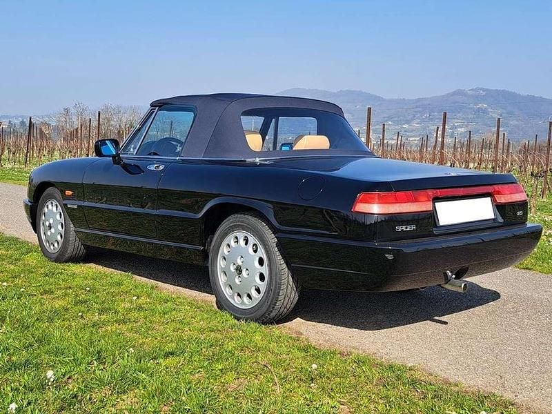 Usata Alfa Romeo Spider 120 CV (88 kW) 1991 Nero Cabrio
