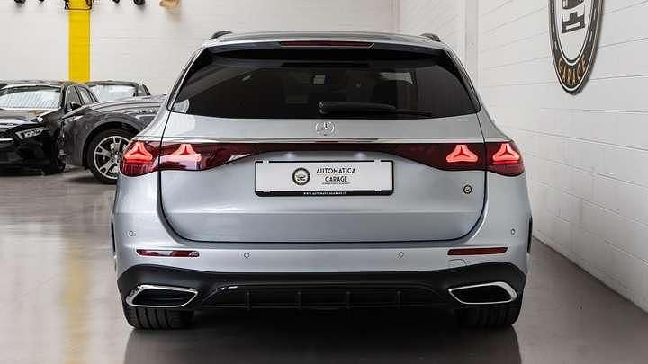 Usata Mercedes E220 AMG Line Premium Plus 197 CV (144 kW) 2024 Argento Berlina