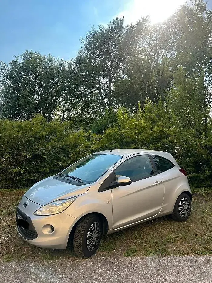 Usata Ford Ka 69 CV (50 kW) 2015 Grigio Berlina
