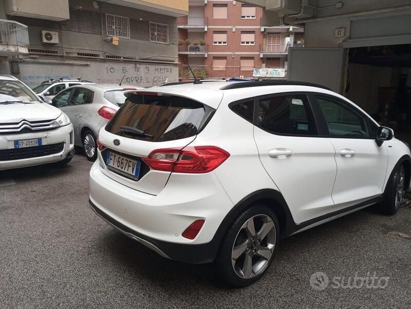 Usata Ford Fiesta Active 86 CV (63 kW) 2018 Bianco Utilitaria