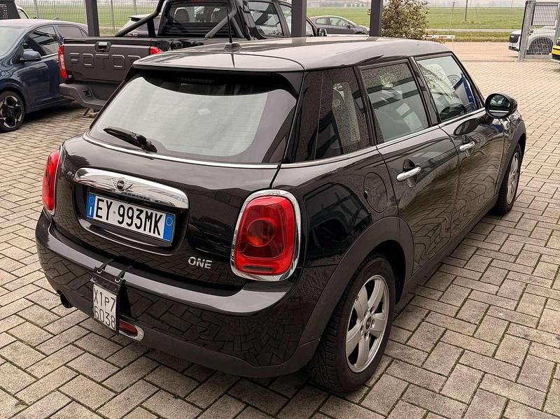 Usata Mini ONE 102 CV (75 kW) 2015 Nero Utilitaria