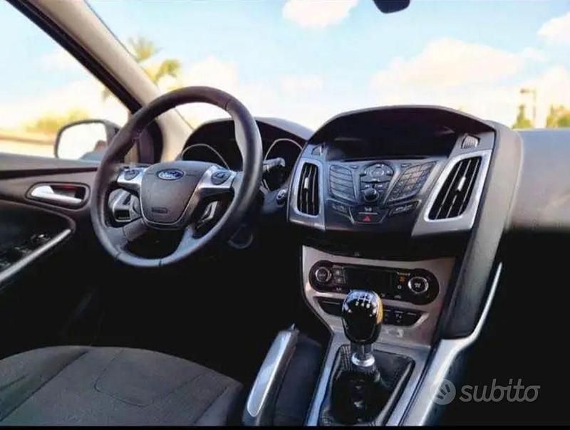 Usata Ford Focus 115 CV (84 kW) 2011 Nero Station wagon