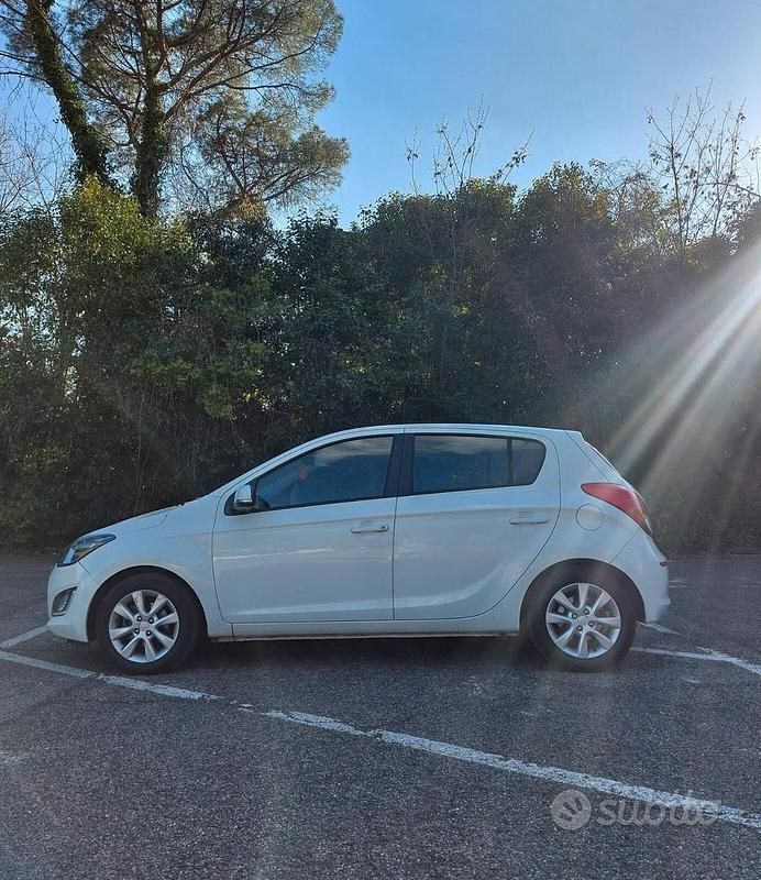 Usata Hyundai i20 Edition 85 CV (62 kW) 2014 Bianco Utilitaria