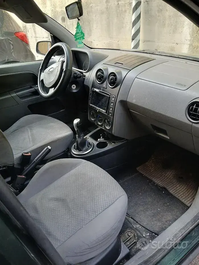Usata Ford Fusion 90 CV (66 kW) 2005 Utilitaria