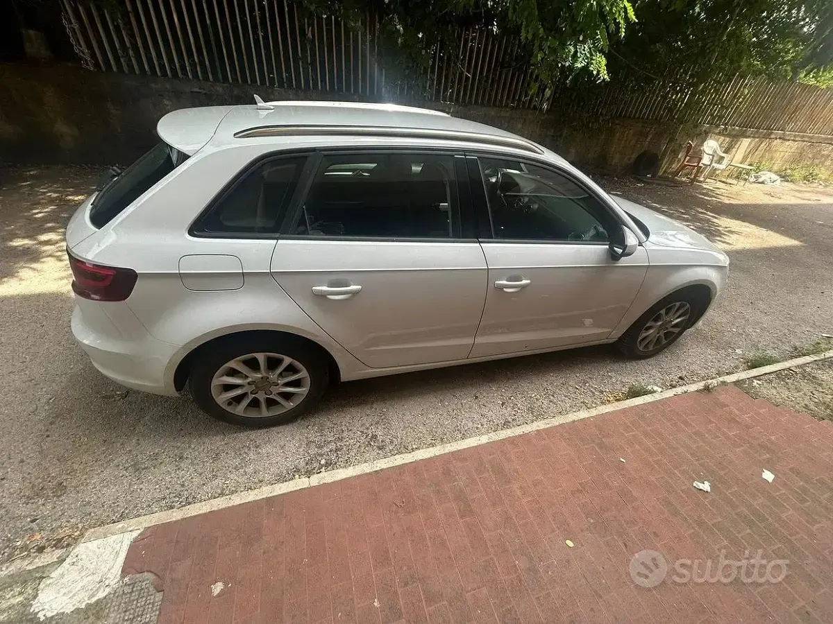 Usata Audi A3 Young 105 CV (77 kW) 2014 Bianco Berlina