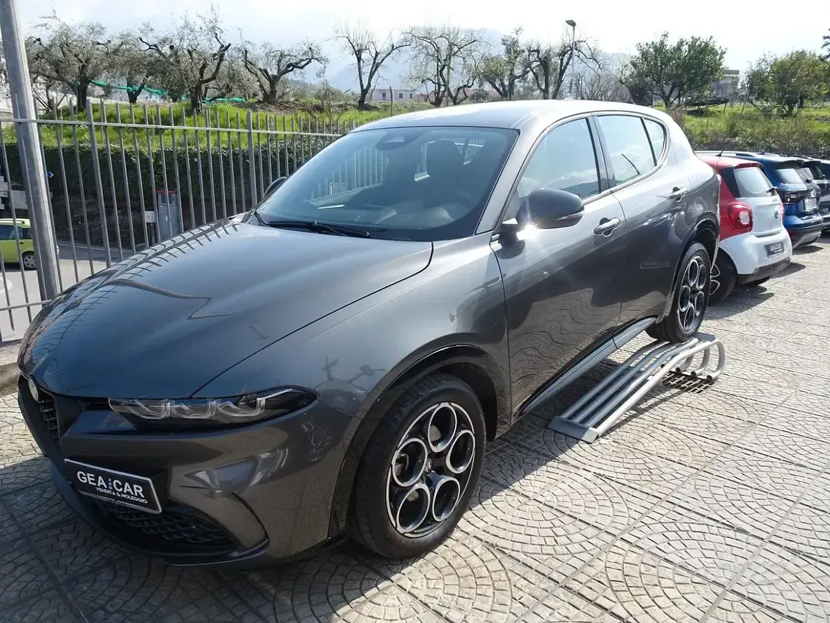 Usata Alfa Romeo Tonale Sprint 131 CV (96 kW) 2024 Grigio SUV