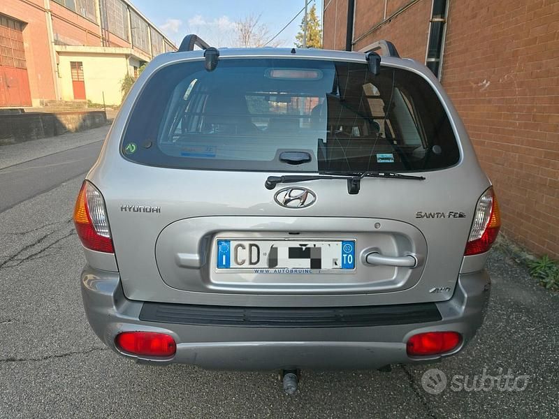 Usata Hyundai Santa Fe GLS 113 CV (83 kW) 2002 Grigio SUV