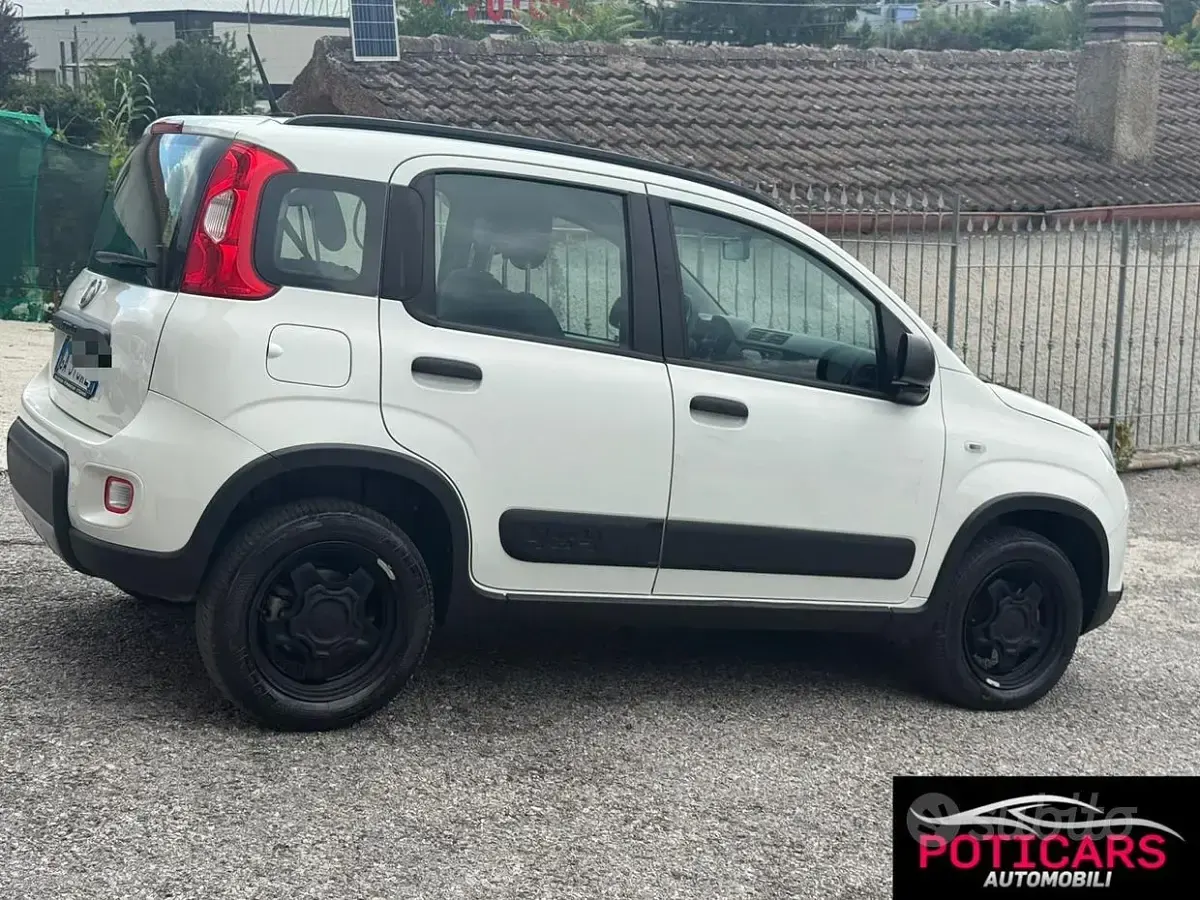 Usata Fiat Panda 4x4 S 85 CV (62 kW) 2020 Bianco Utilitaria