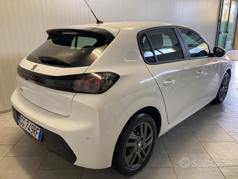 Usata Peugeot 208 Active 101 CV (74 kW) 2021 Bianco Utilitaria