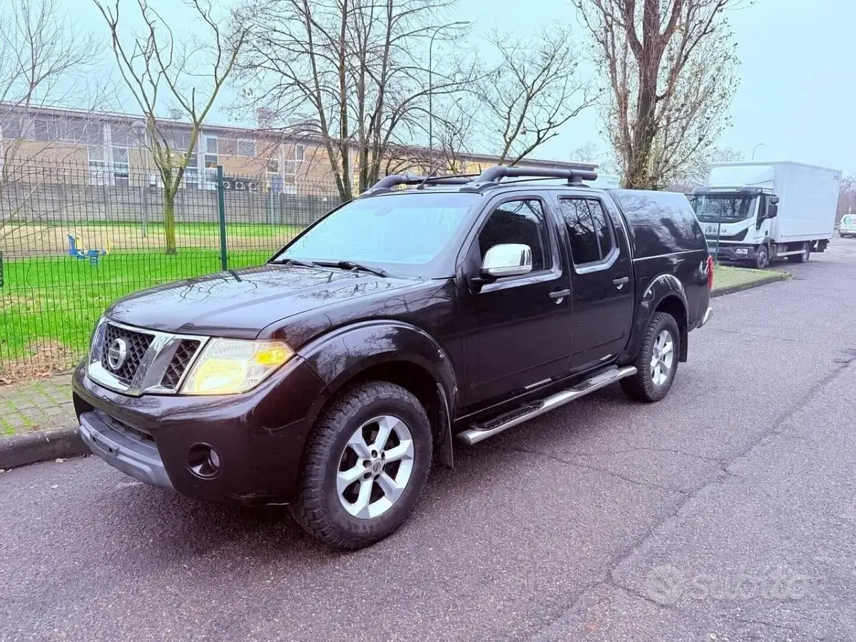 Second-hand Nissan Navara 231 CP (169 kW) 2011 Negru Pickup