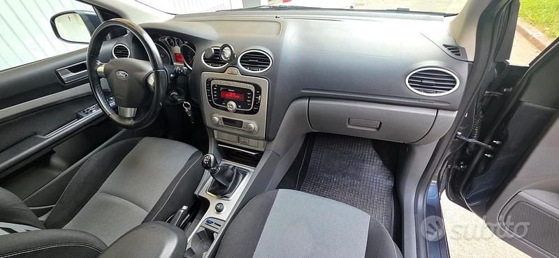 Usata Ford Focus S 110 CV (80 kW) 2011 Grigio Station wagon