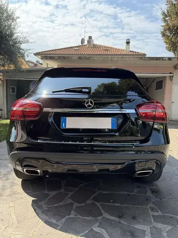 Usata Mercedes GLA180 Edition 122 CV (89 kW) 2019 Nero SUV
