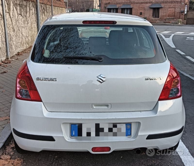 Usata Suzuki Swift 86 CV (63 kW) 2010 Bianco Utilitaria