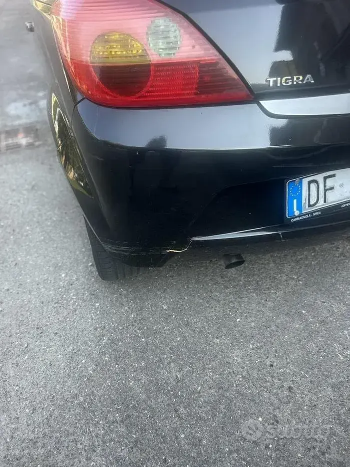 Usata Opel Tigra 90 CV (66 kW) 2006 Nero Cabrio