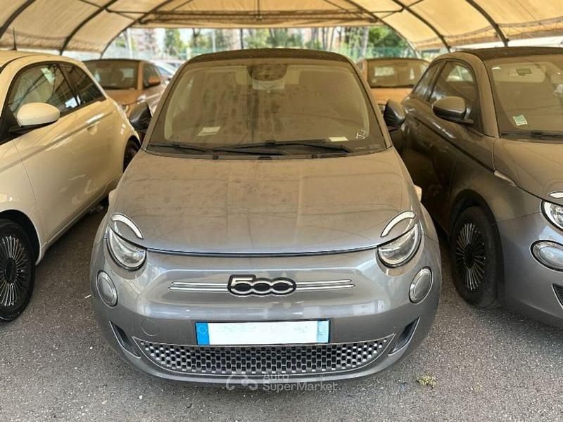 Usata Fiat 500e Icon 42 kW (58 CV) 2022 Grigio Cabrio