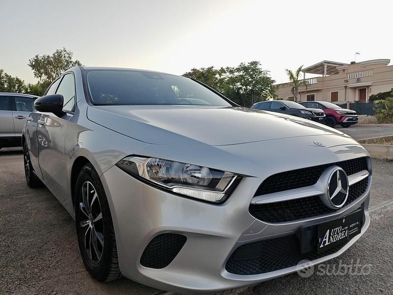 Usata Mercedes A180 116 CV (85 kW) 2021 Grigio Berlina