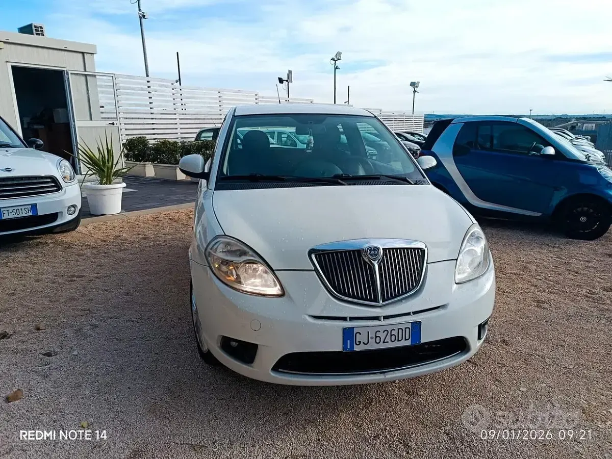 Usata Lancia Ypsilon 75 CV (55 kW) 2011 Bianco Utilitaria
