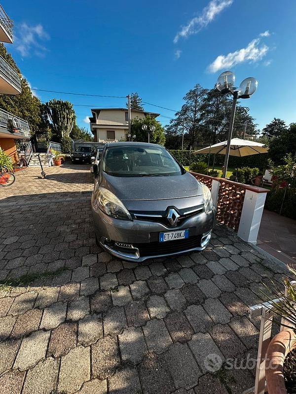 Usata Renault Scénic III 110 CV (80 kW) 2013 Grigio Monovolume