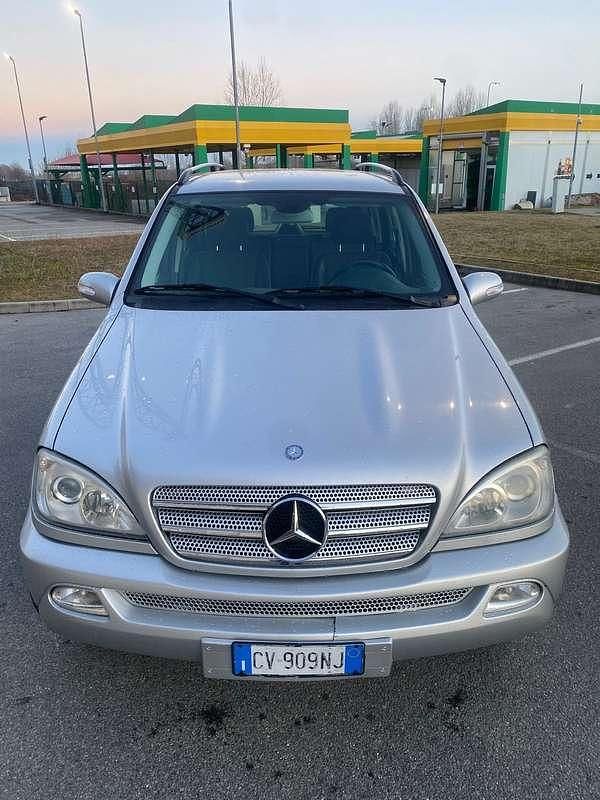 Usata Mercedes ML270 163 CV (119 kW) 2005 Argento SUV