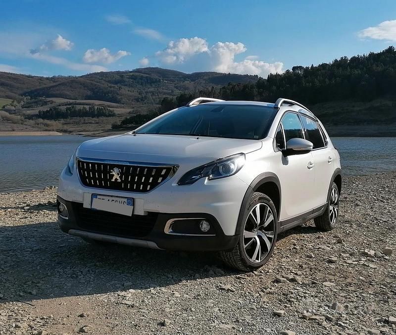 Usata Peugeot 2008 Allure 120 CV (88 kW) 2017 Bianco SUV