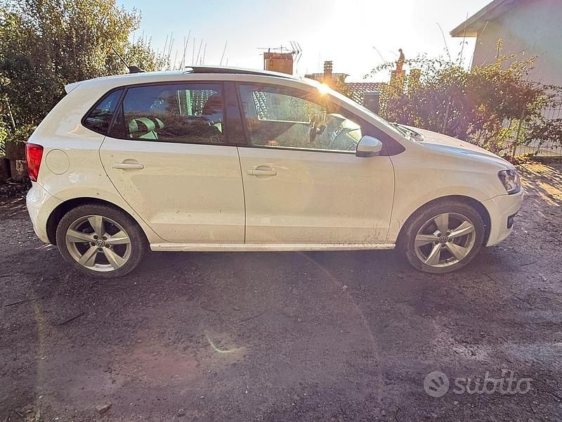Usata 2011 VW Polo Tre volumi | 3650 € (Super prezzo) - Immagine 1/4