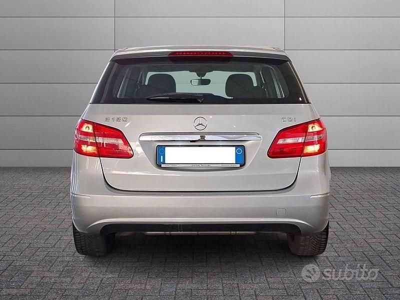Usata Mercedes B180 Executive 109 CV (80 kW) 2013 Grigio Monovolume