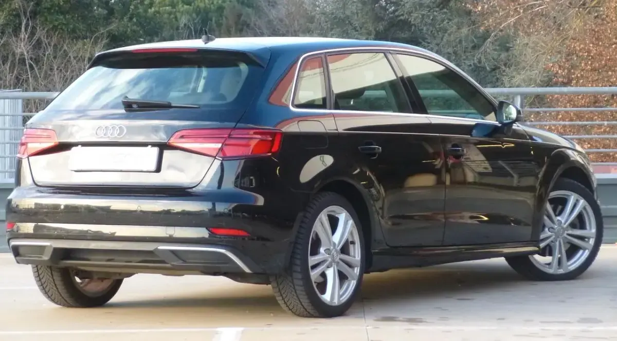 Usata Audi A3 Sportback Business 149 CV (109 kW) 2020 Nero Utilitaria