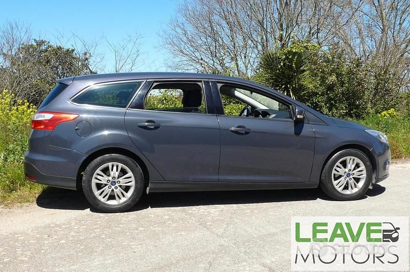 Begagnad Ford Focus 115 HK (84 kW) 2012 Grå Kombi