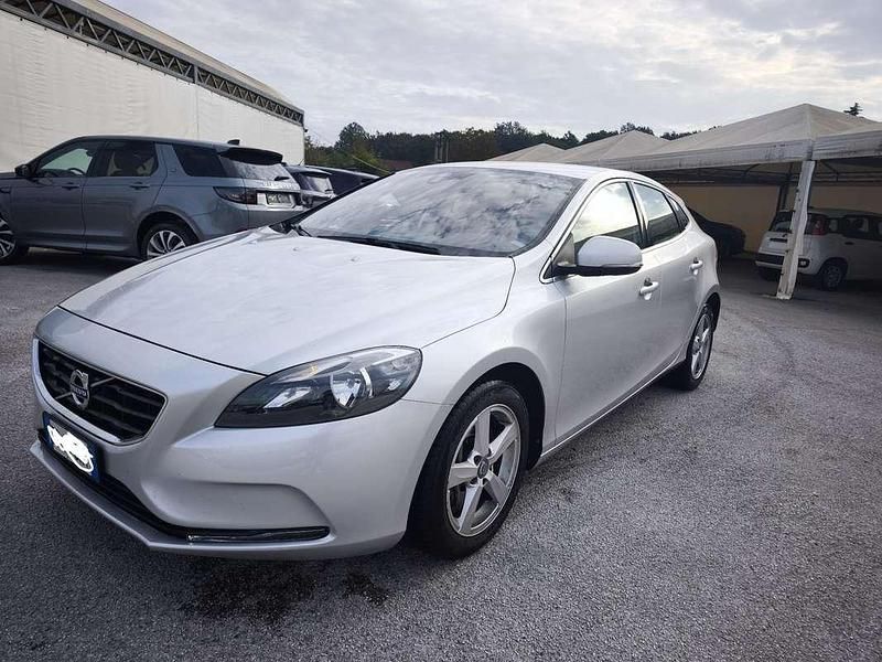 Usata 2016 Volvo V40 Momentum Station wagon | 9750 € (Buon prezzo) - Immagine 1/4